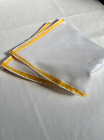 The pocket handkerchieves &raquo; The white pockets &raquo; Amalfi white pocketsquare with gold satin border