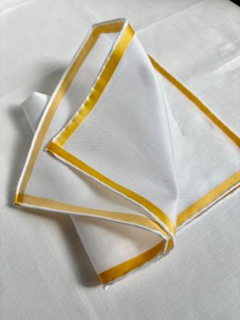 The pocket handkerchieves &raquo; The white pockets &raquo; Amalfi white pocketsquare with gold satin border