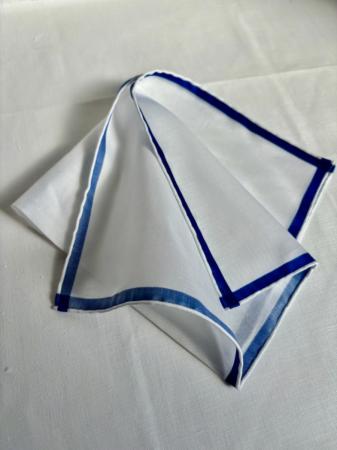 The pocket handkerchieves &raquo; The white pockets &raquo; Amalfi white pocketsquare with blue satin border